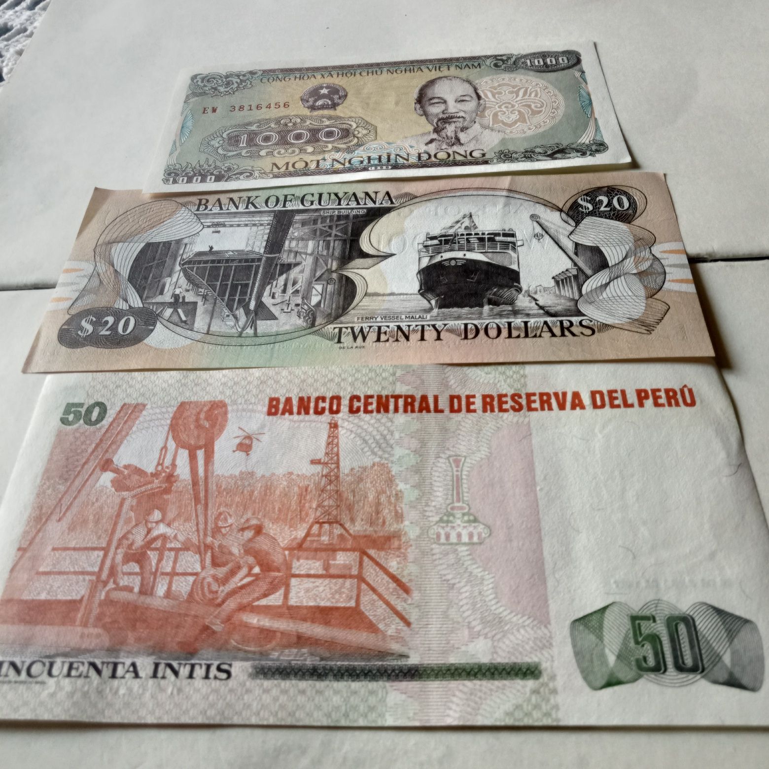 Notas e cedulas varios paises