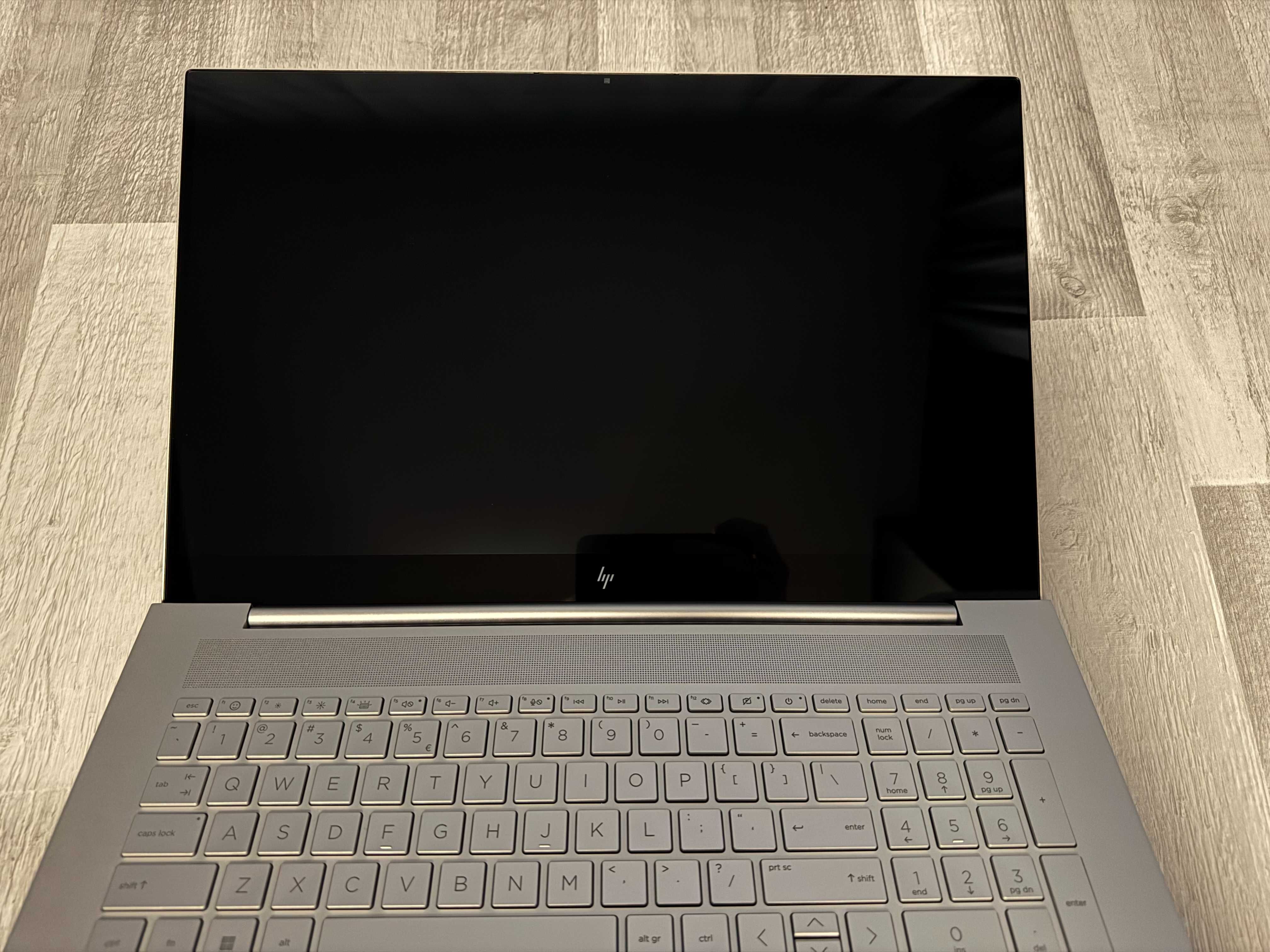 HP Envy 17 i5-1235U/32GBRAM/512SSD/Win11 RTX2050/Intel Iris XeGraphics