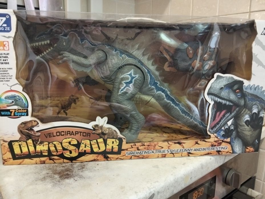 Динозавр на пульту