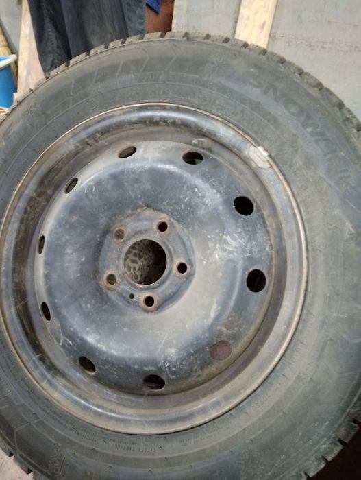 Продам зимову резину 215х65хR16