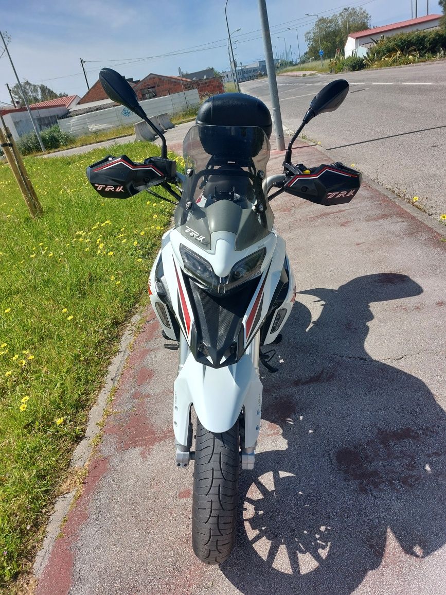 Mota Benelli TRK 251