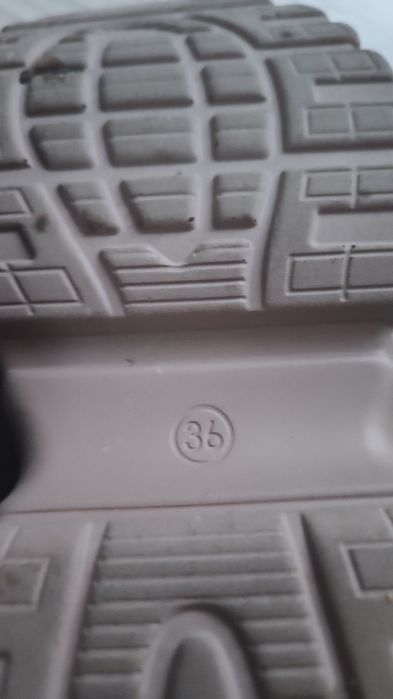 Зручні спортивні кросівки