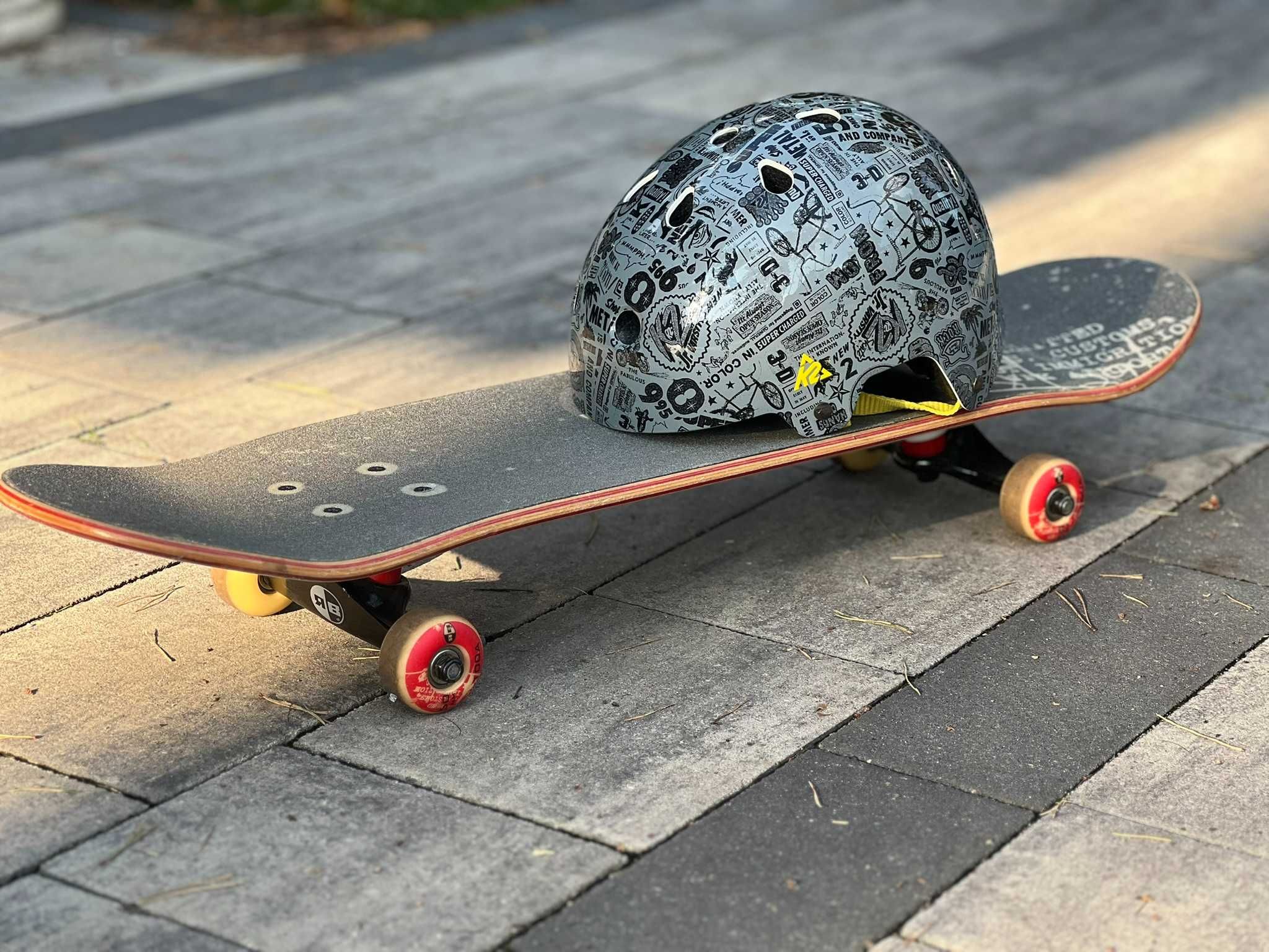 Deskorolka + kask + ochraniacze STAN JAK NOWY!!!