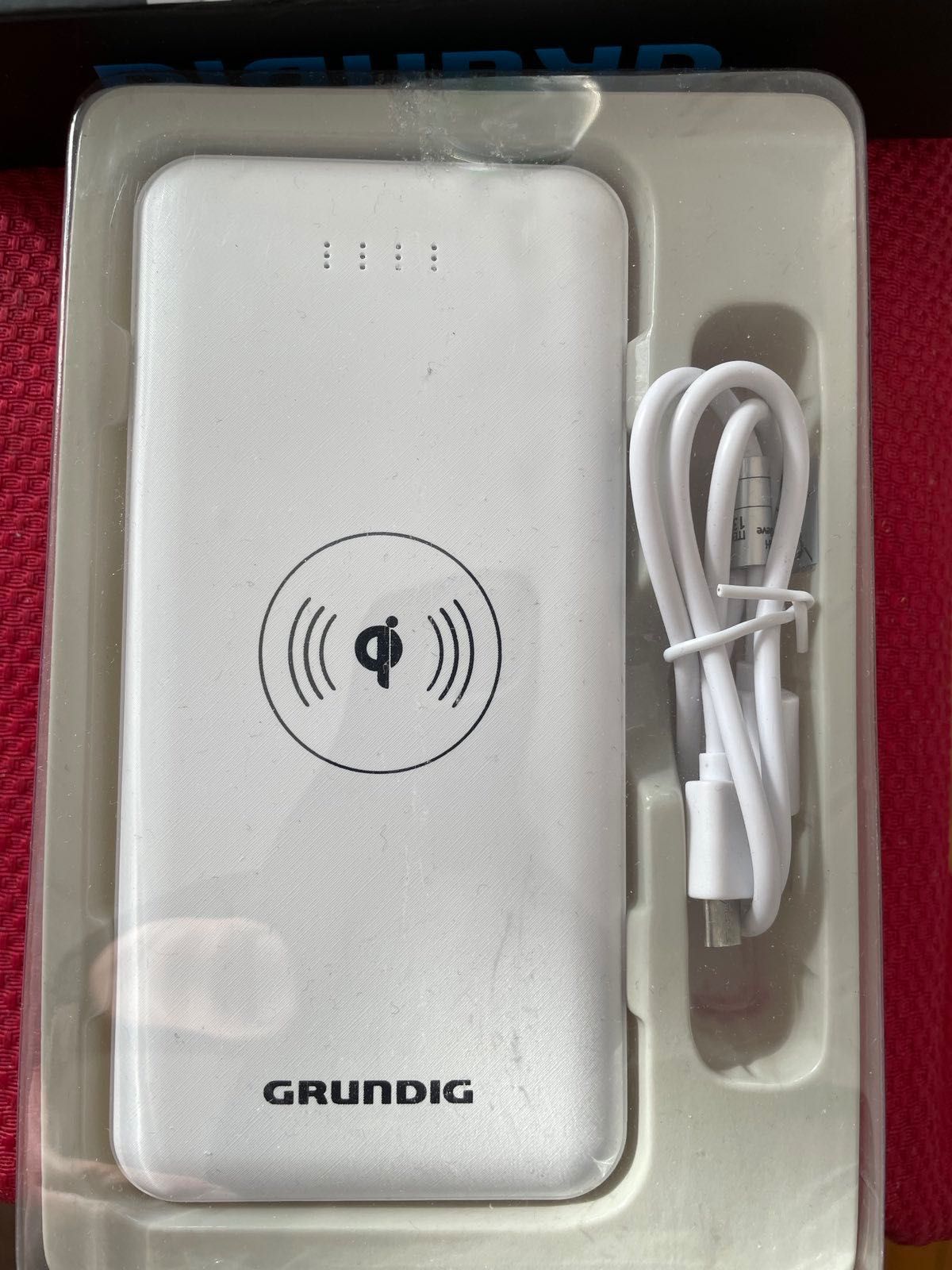 Повербанк Grundig