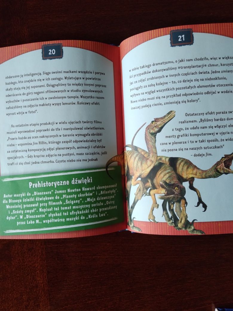 Dinozaur - płyta DVD I książka z kolekcji Disneya