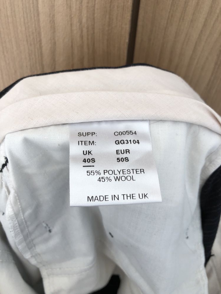 Męskie klasyczne spodnie w kant,granatowe w paski, rozm. M, made in UK
