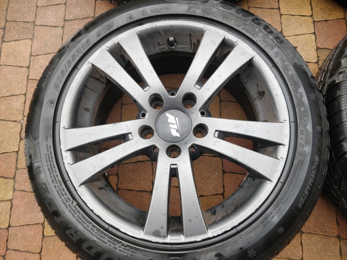 3323. Koła zimowe Passat Octavia Golf 5x112 205/55/16 2021r