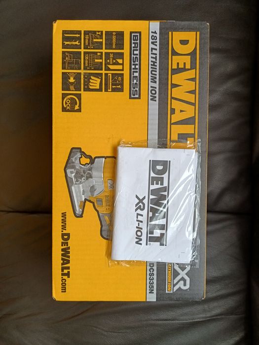 Лобзик акумуляторний DeWALT DCS335N