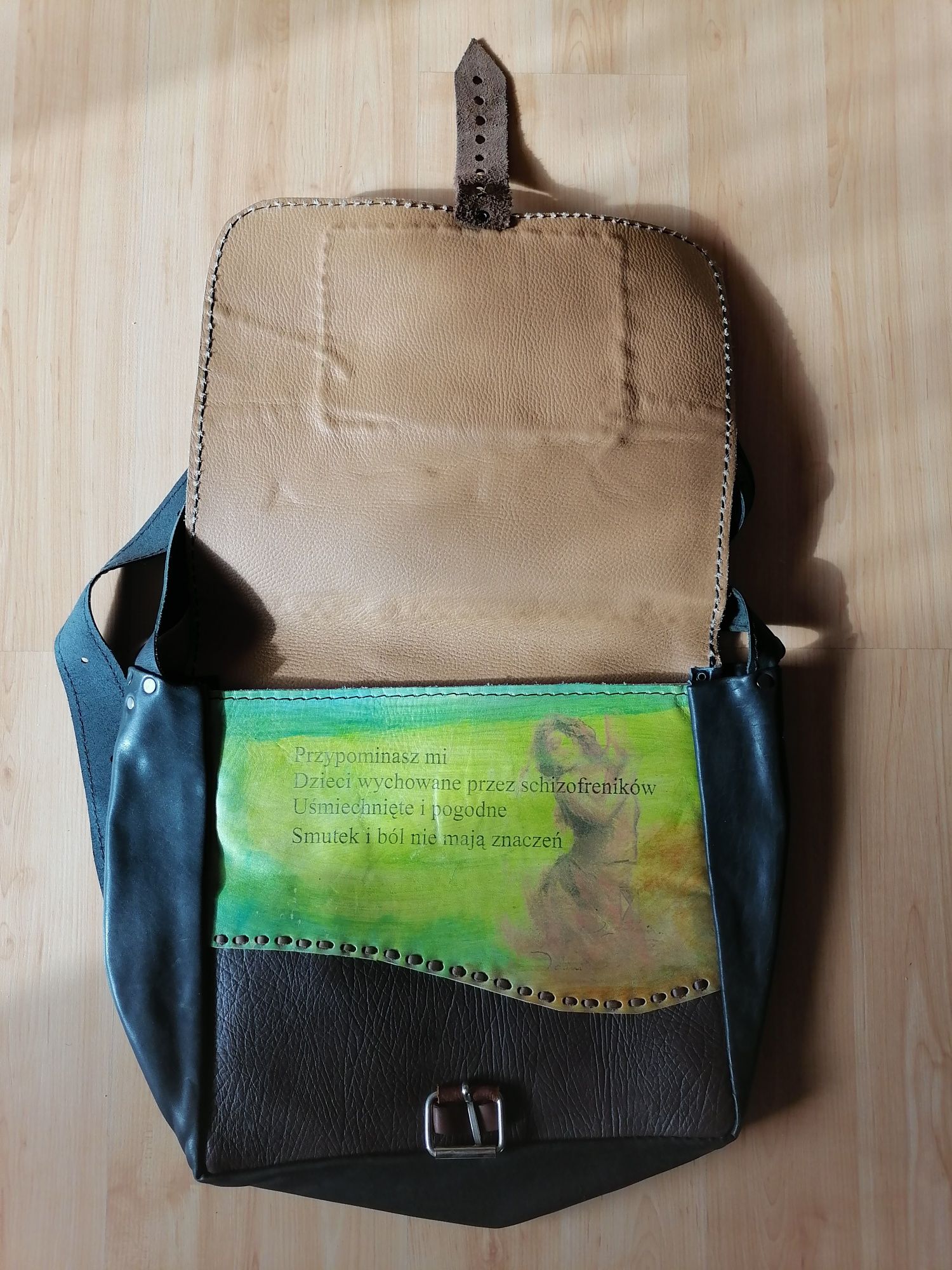 Torba skórzana na ramię, Śladem kota