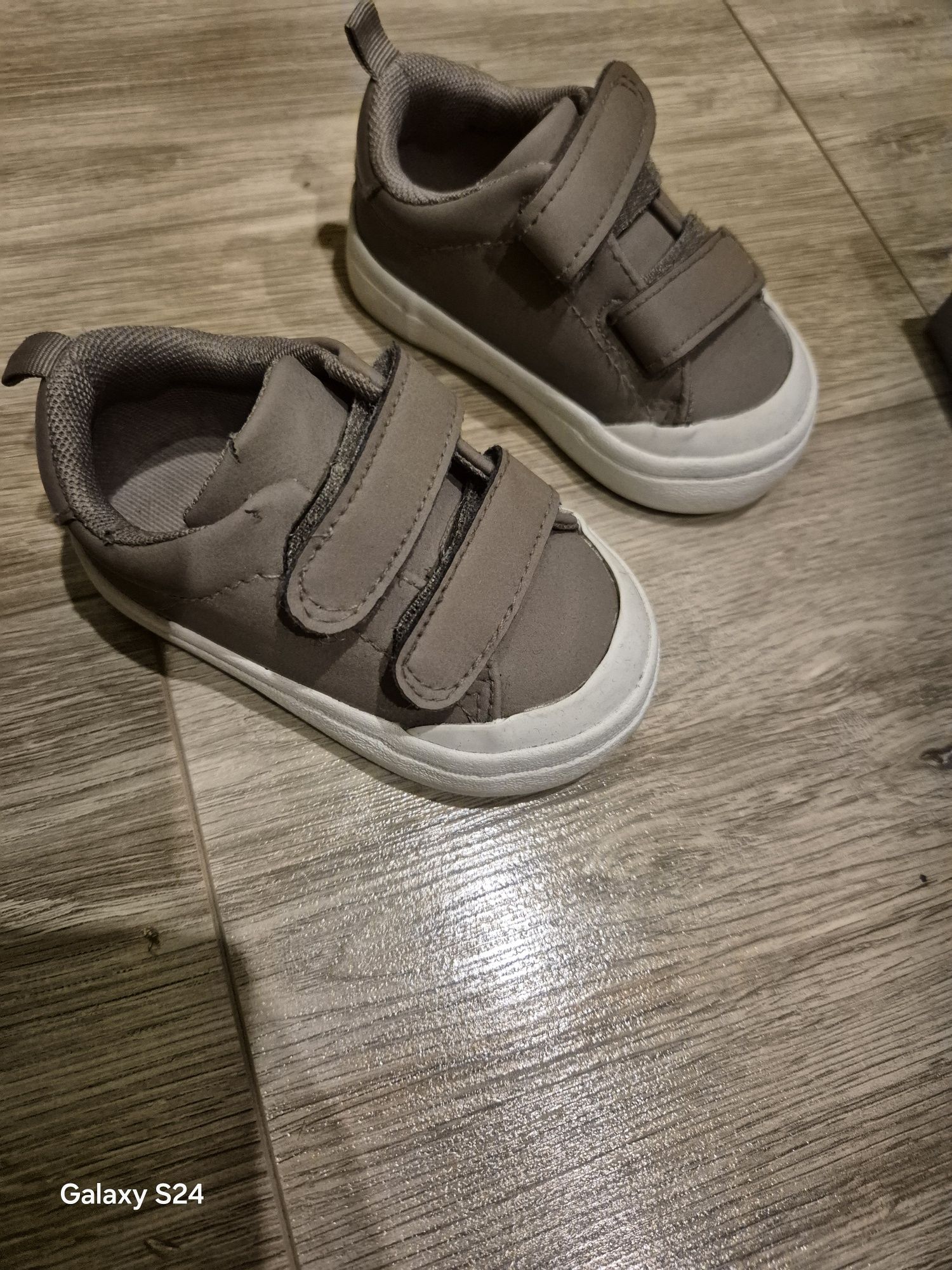 Buty trampki rozmiar 18/19