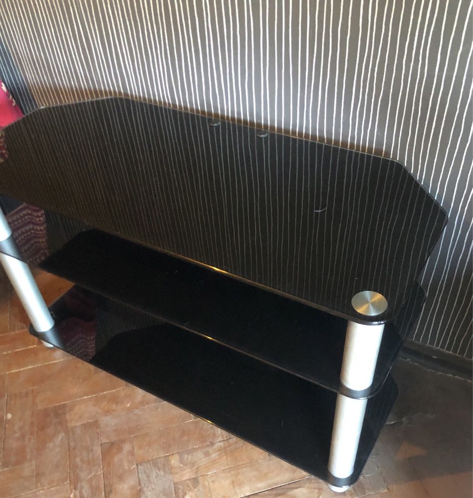 TV Lg 43 Polegadas com mesa de apoio moderna