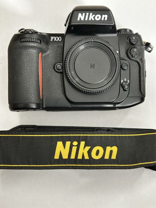 Nikon F100 . Nikon F100