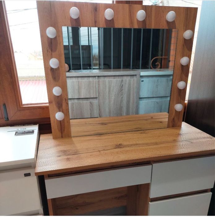 Туалетний столик з підсвіткою косметичний стіл дзеркало для макіяжу