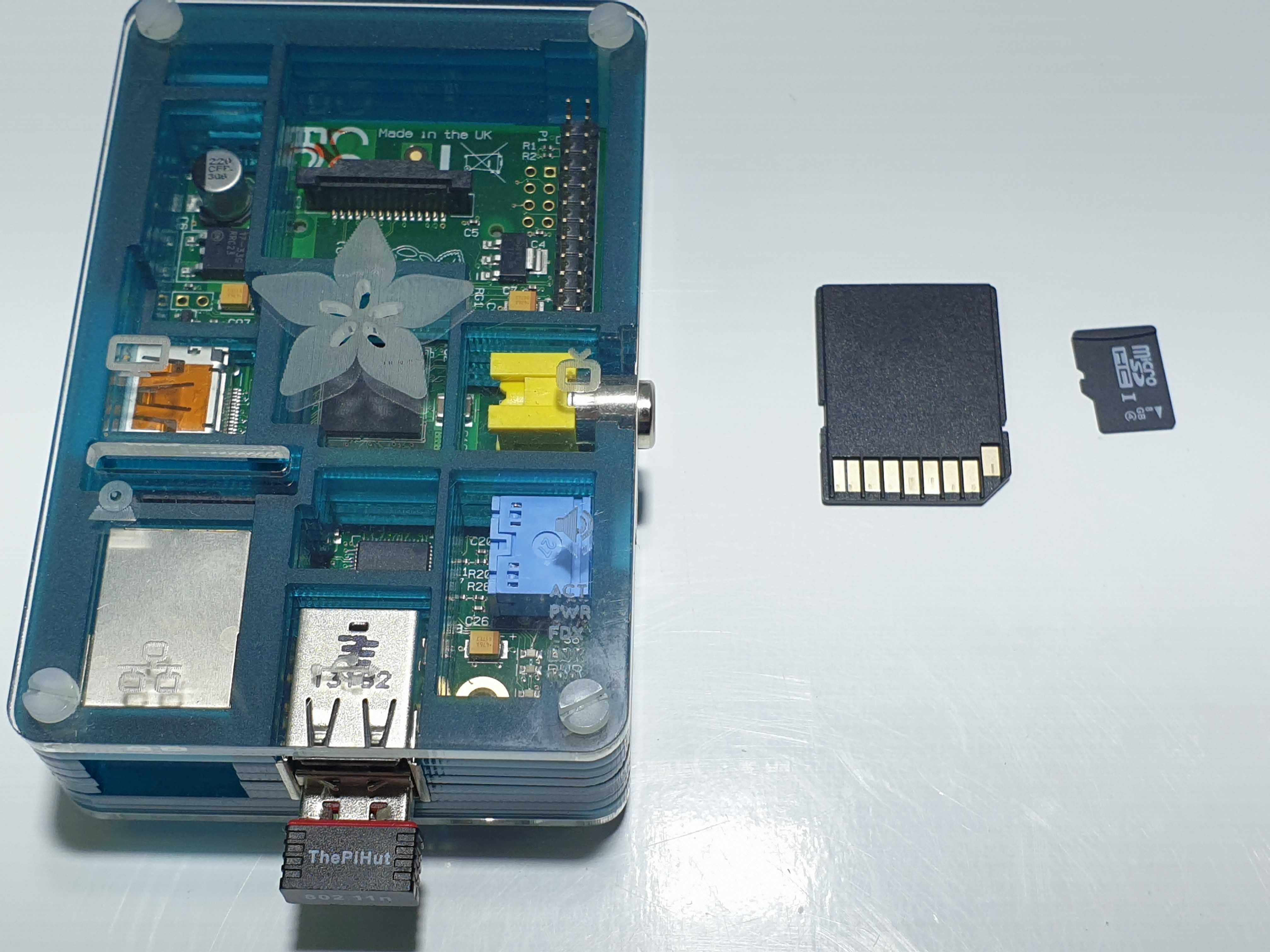 міні компютер  Raspberry Pi (c) 2011. 12 Model B 8GB