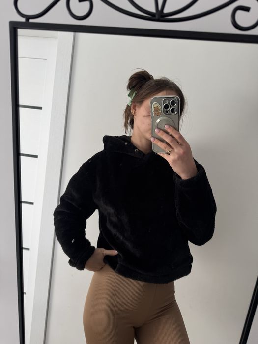 Bluza grubsza welurowa ciepła krótka z kapturem
