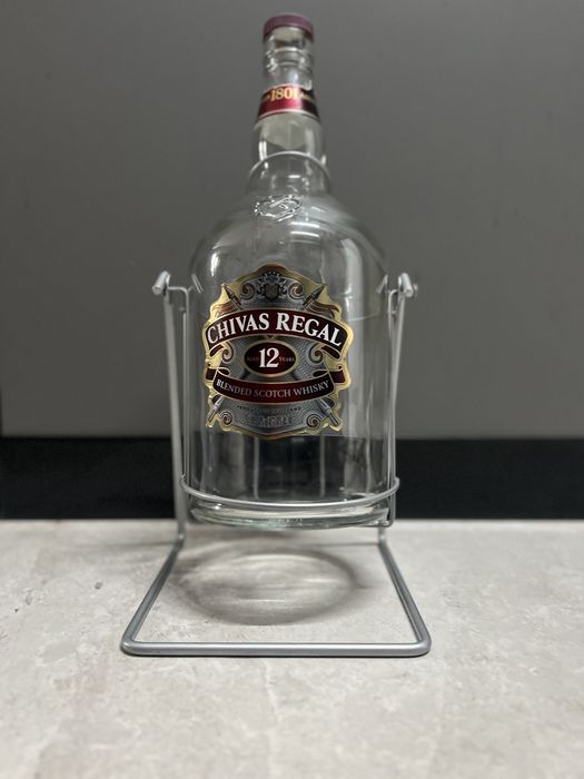 Пляшка 4,5л CHIVAS REGAL 12 на підставці