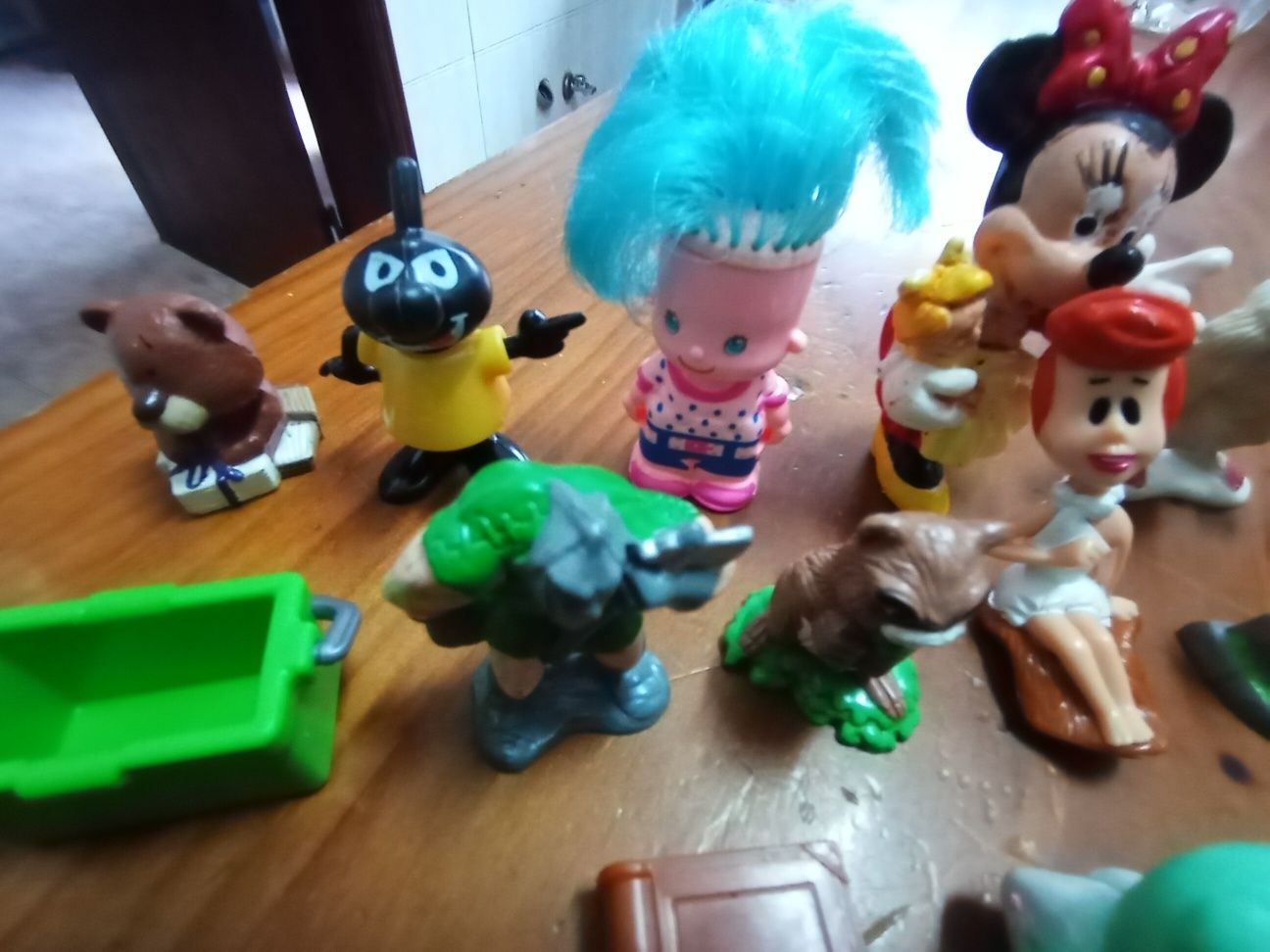 Vendo vários bonequinhos