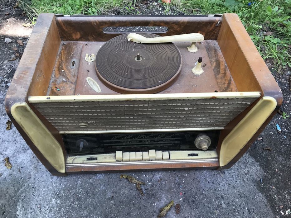 Продається музон «Латвія»програвач пластинок,радіо,стан на фото