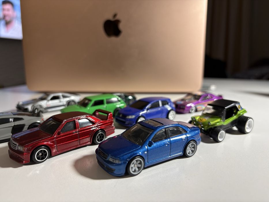 Hot wheels mercedes, audi