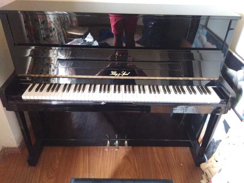 Piano de parede Klug & Sperl