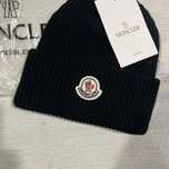 Gorro MONCLER perto