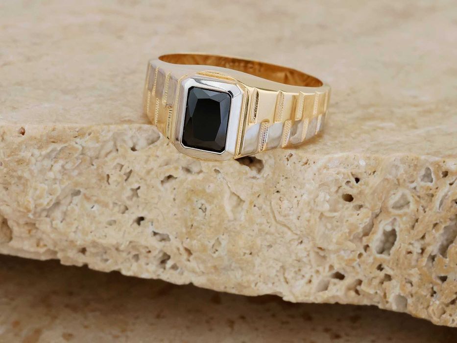 Nowy męski sygnet złoty z prostokątnym onyksem PR 585 R24