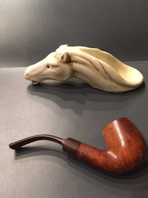 Cachimbo antigo com suporte