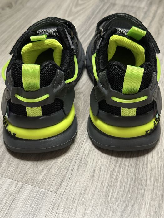 Дитячі  кросівки