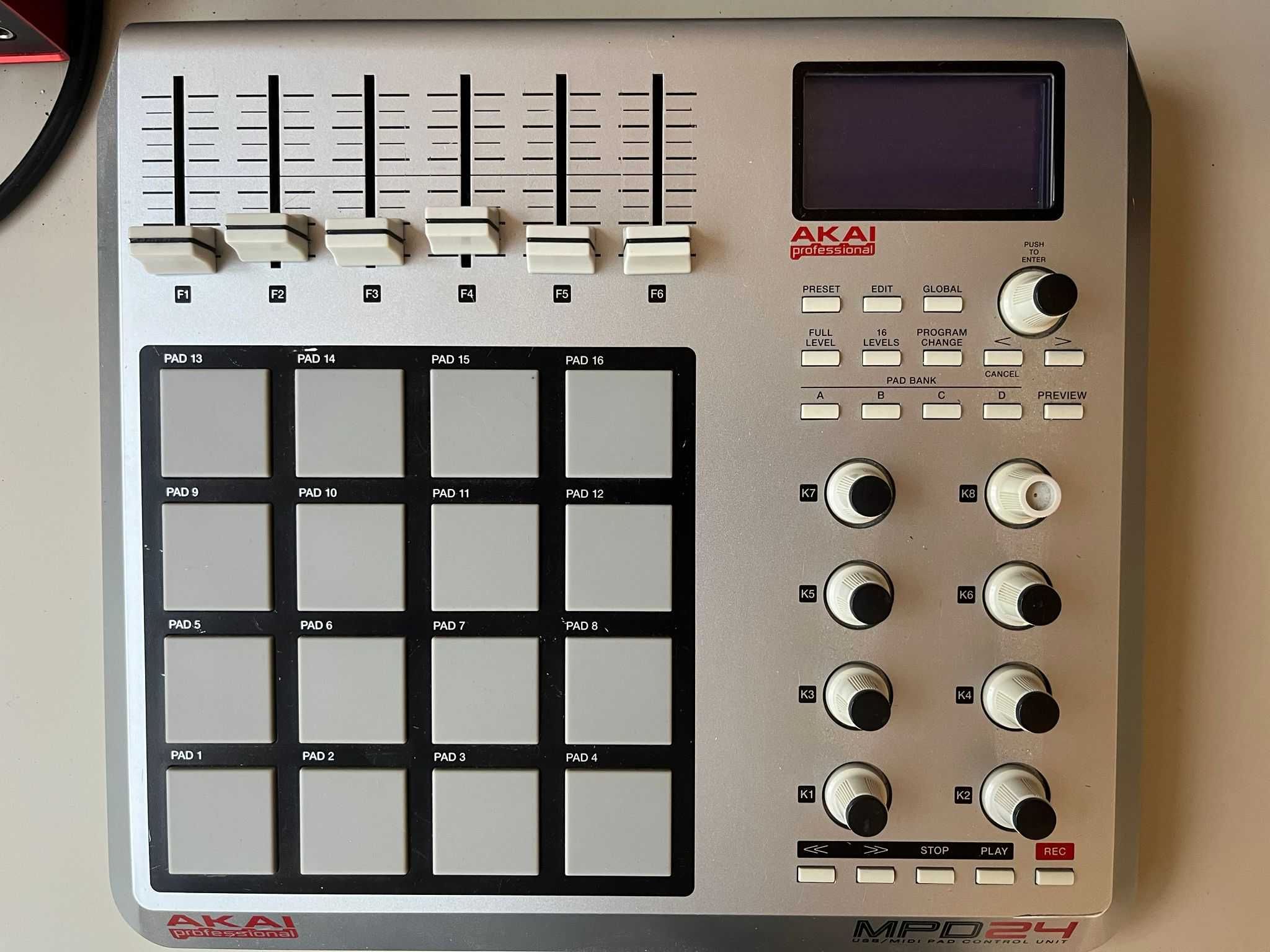 AKAI MPD 24 - PAD MIDI Controller