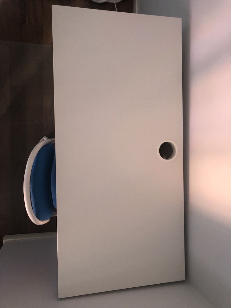Secretária branca c/ cadeira azul