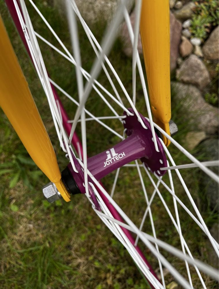 Wyjatkowy kolorowy rower kolarzowy/ kolarski na kołach 28’’ fix bike