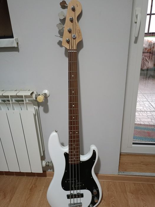 Gitara basowa Fender