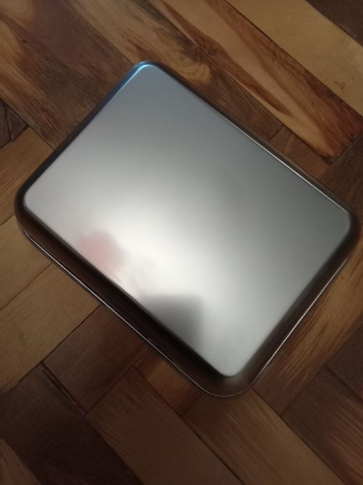 Для ідеальної  господині металевий контейнер для зберігання їжі