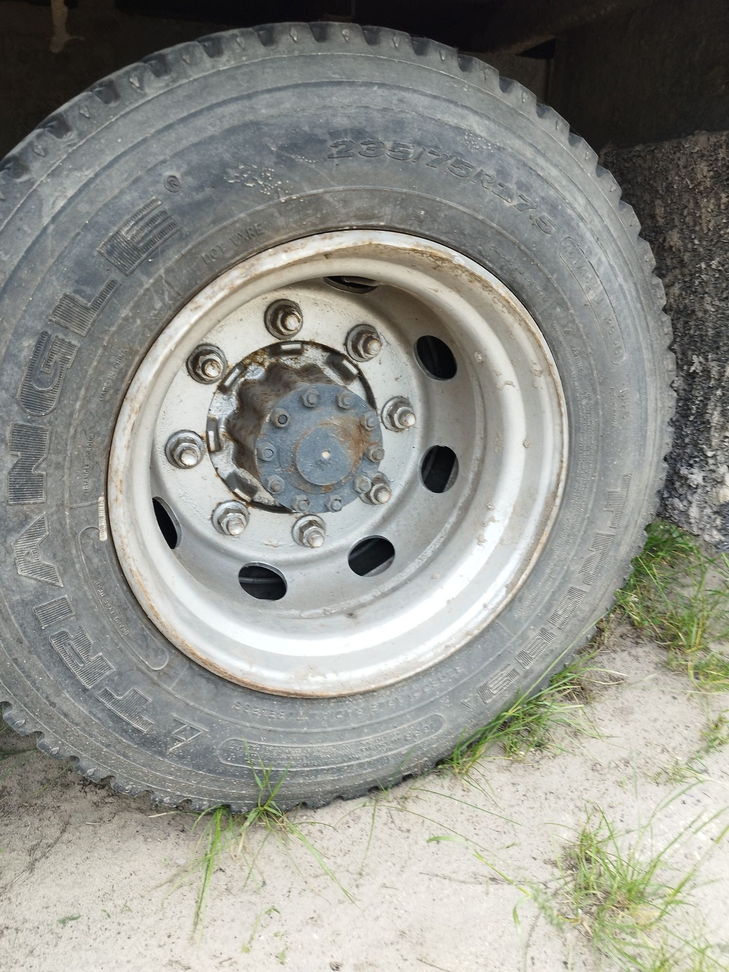 Koła 17,5 felgi opony Daf 45 235/75/R17.5 Triangle TR689