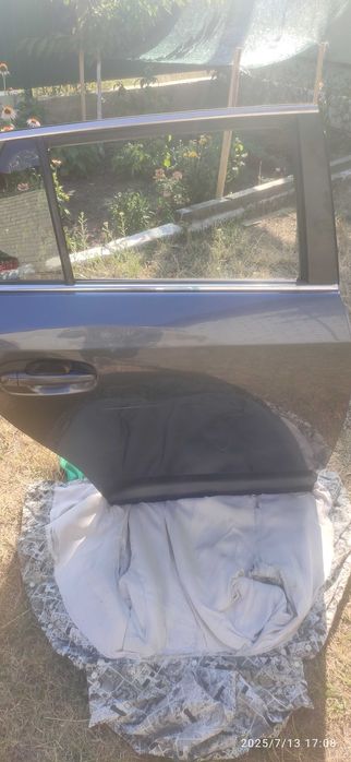 Двері задні праві тойота авенсіс 3