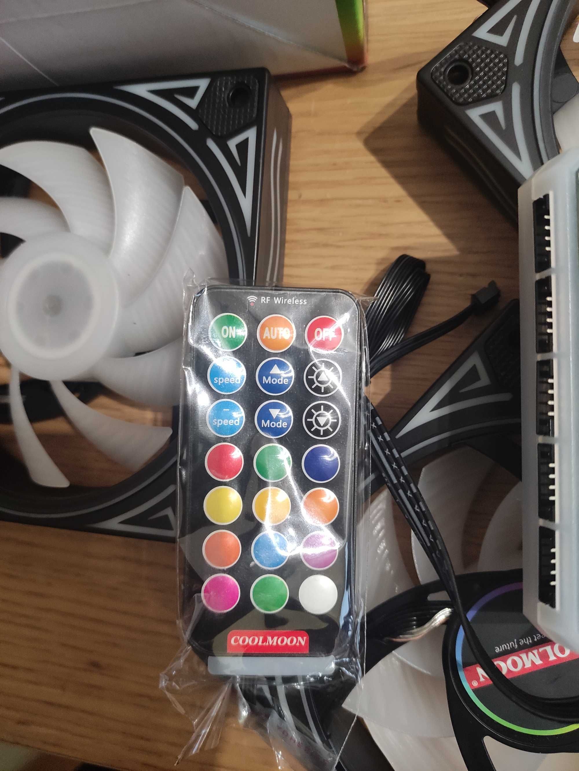 Kit 3 ventoinhas  RGB de seis com comando de 6 pinos completo e novo