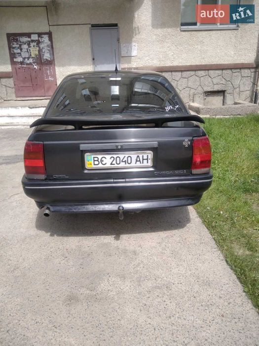 Автомобиль Опель омега