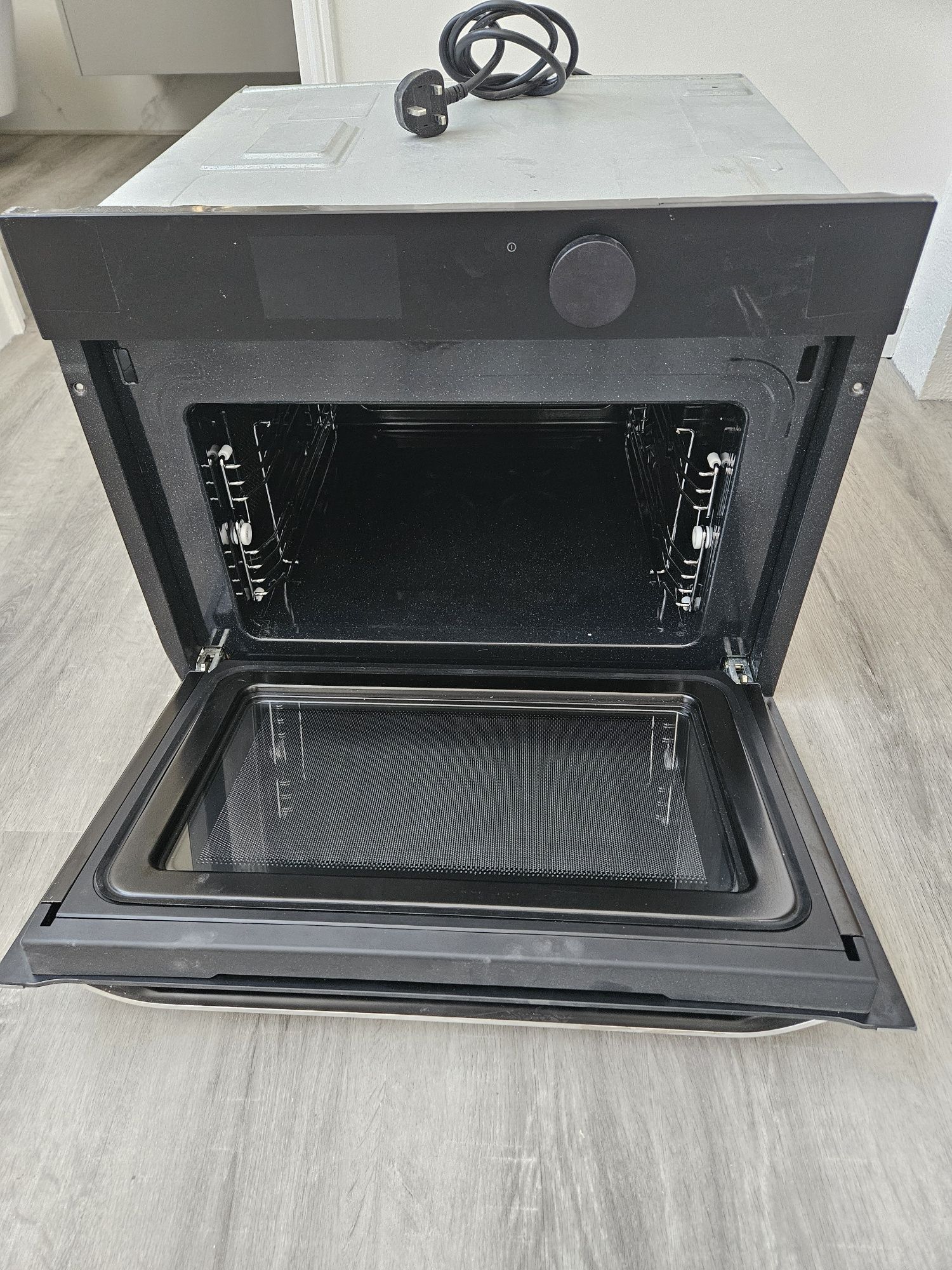Forno microndas por esteriar  samsung