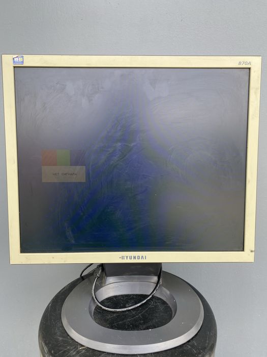 Монитор Hyundai B70A