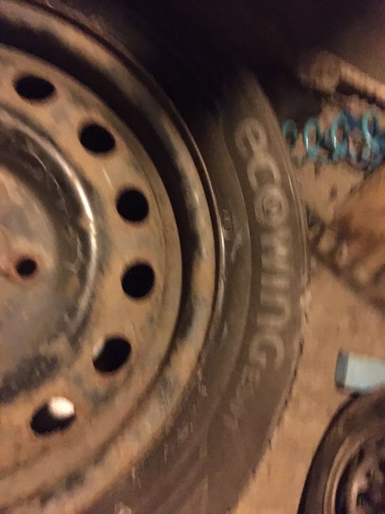 Kumho ecowing  185 60 r15 5,5mm bieznika