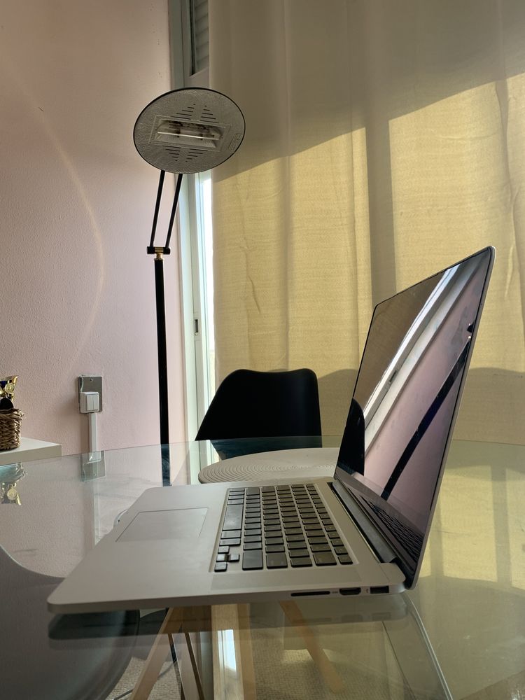 Portátil Macbook 16G de Ram Processador i7