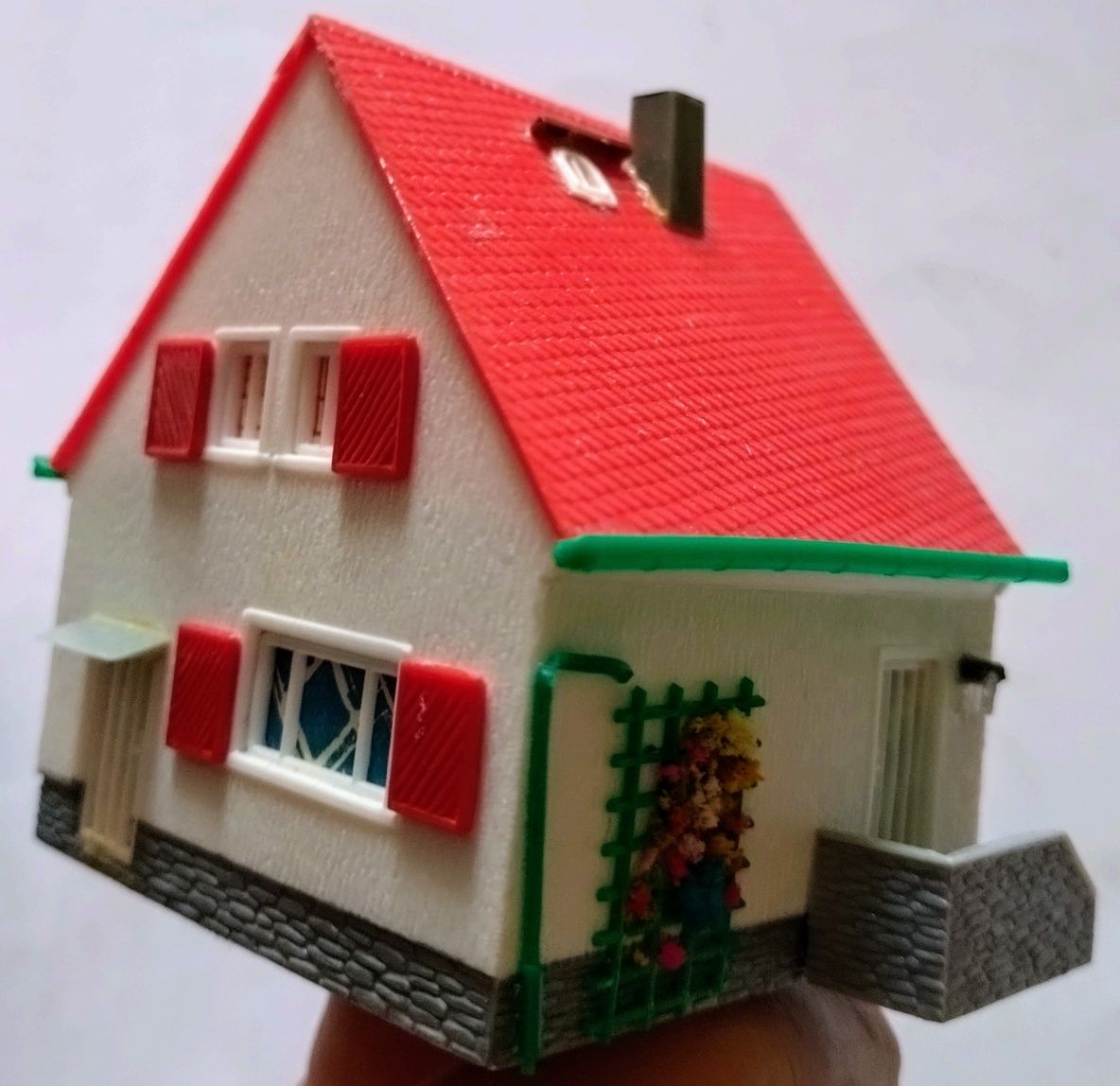 Domek jednorodzinny. Model do kolejek Piko,TT i innych