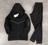 Чорний Tech Fleece Nike