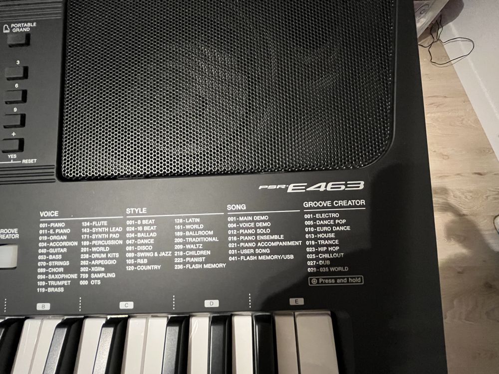 Keyboard YAMAHA PSR E463+statyw