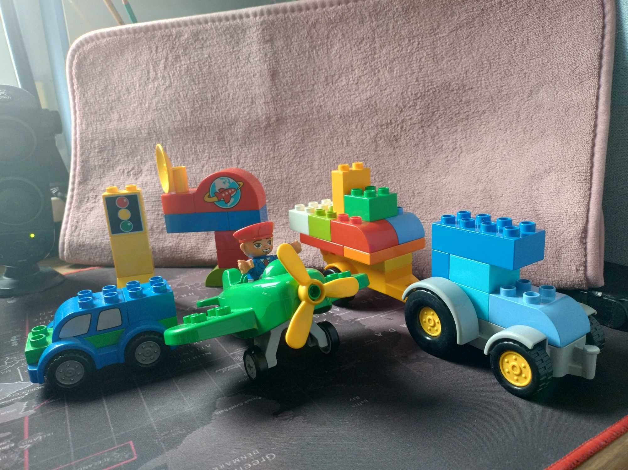 Lego Duplo pojazdy traktor samochód samolot