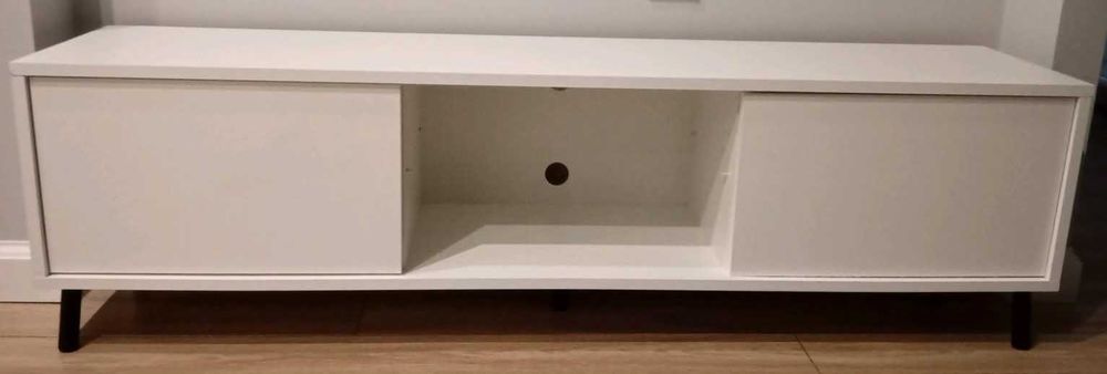 Szafka RTV do przechowywania