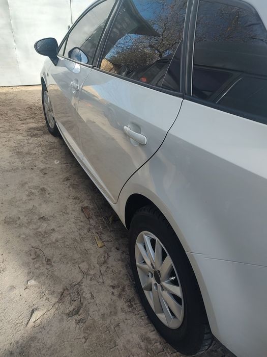 Продаю автомобіль сеат ібіця дуже економний та надійн автомобіль сеат