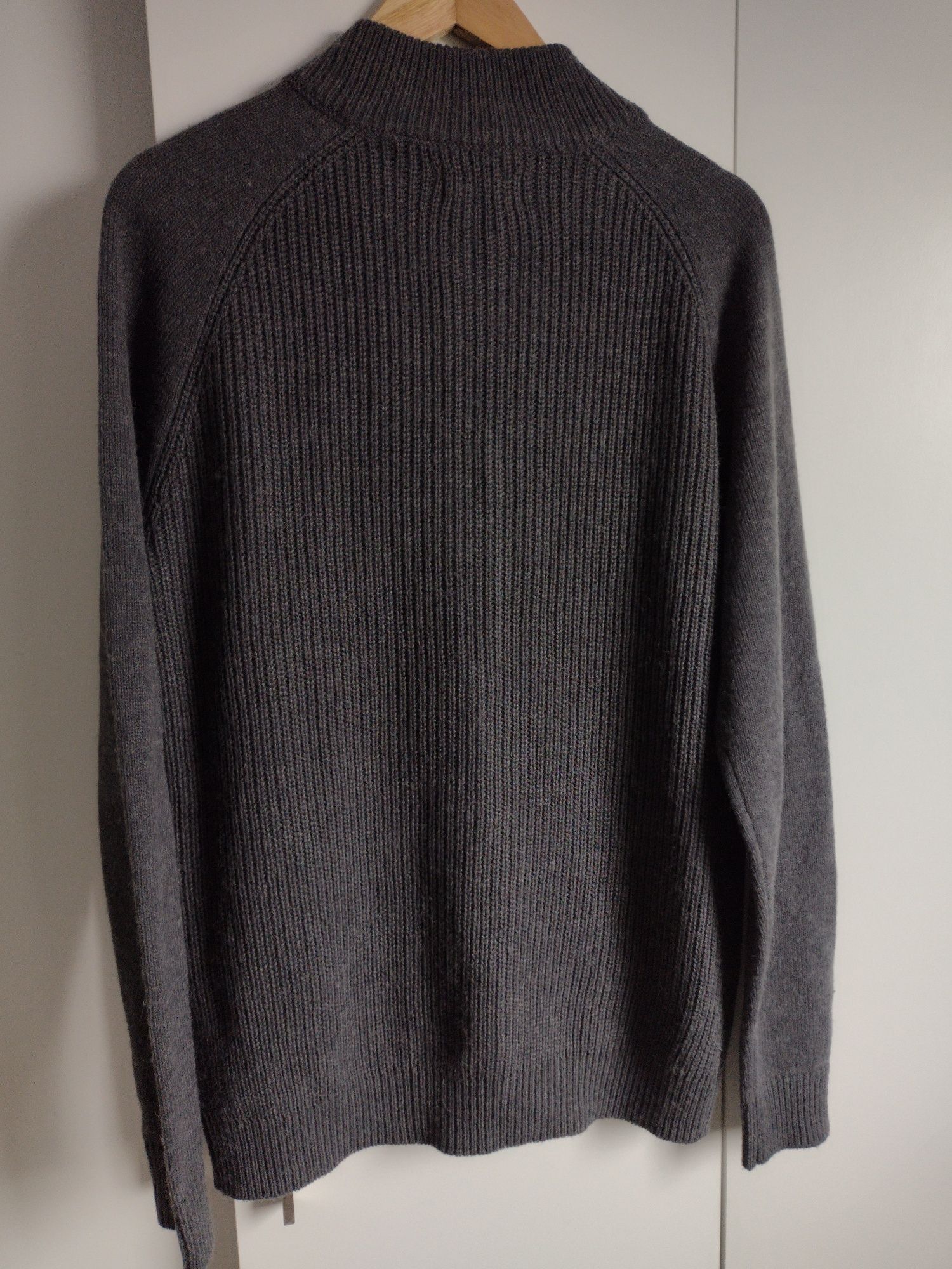 Sweter męski na zamek