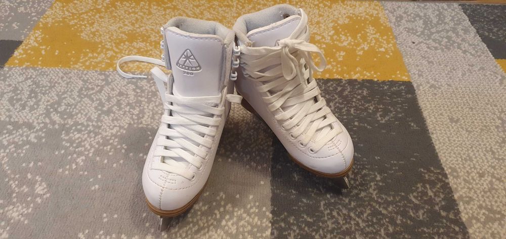 Łyżwy figurowe Jackson Classic 200 Y12 / r. 28 / 18,4 cm