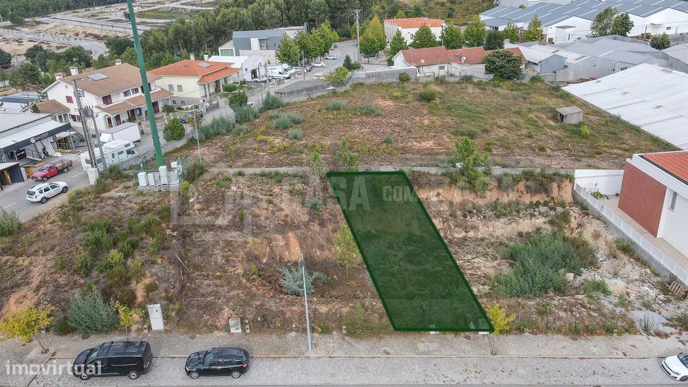 Lote de terreno urbano em Orgens